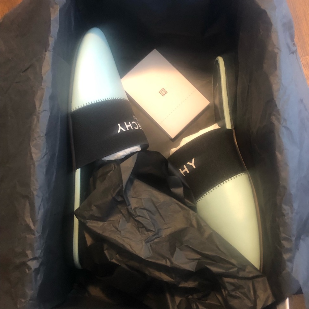 NIB $550 GIVENCHY Bedford Logo Mule in Aqua Marine- Size 37! - Picture 8 of 9